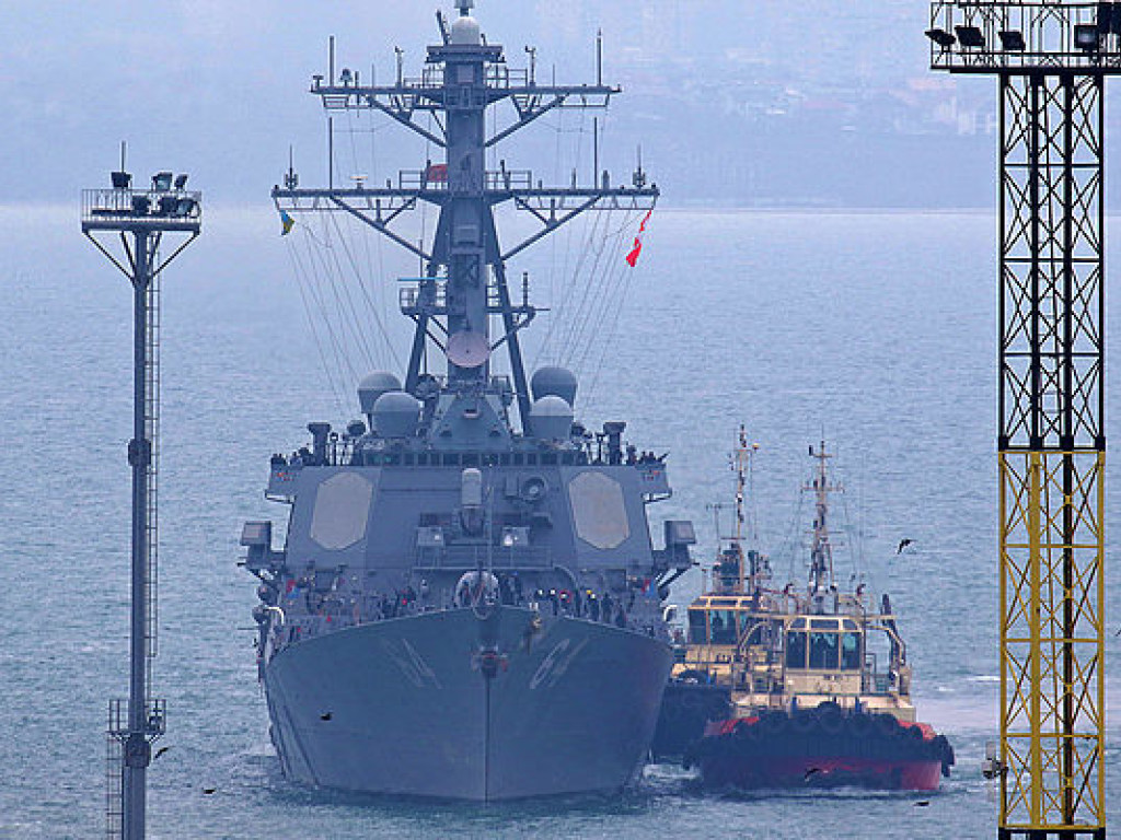 В Одесском порту пришвартовался американский эсминец (ФОТО)