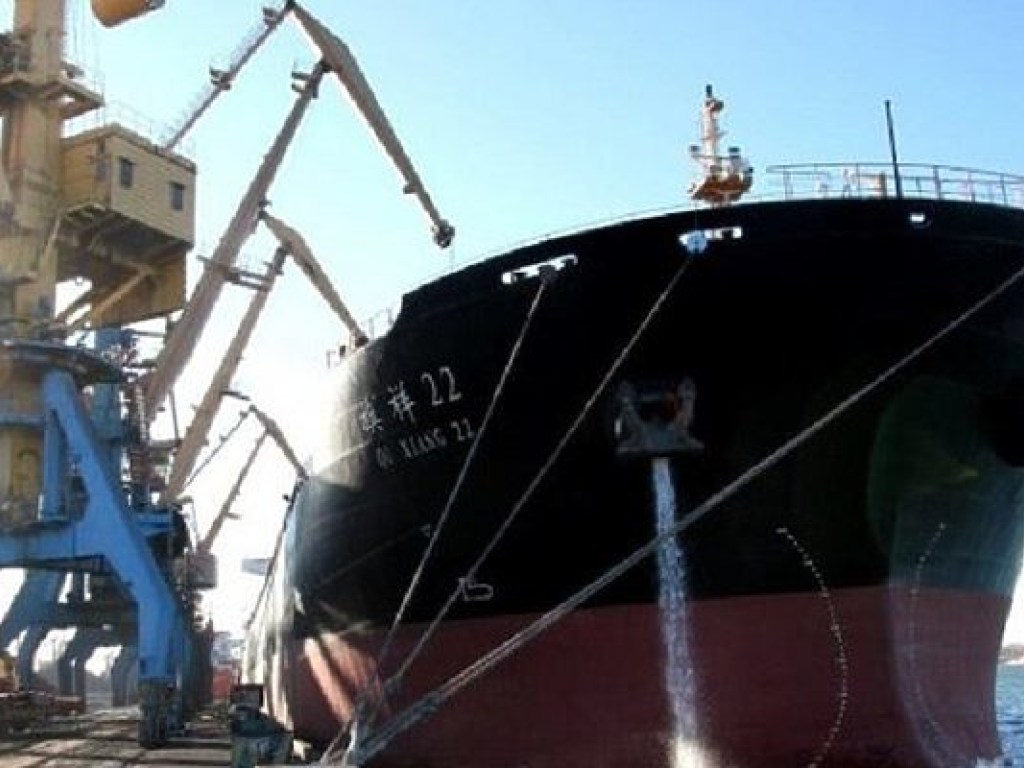 В Украину прибыло первое в этом году судно с африканским углем