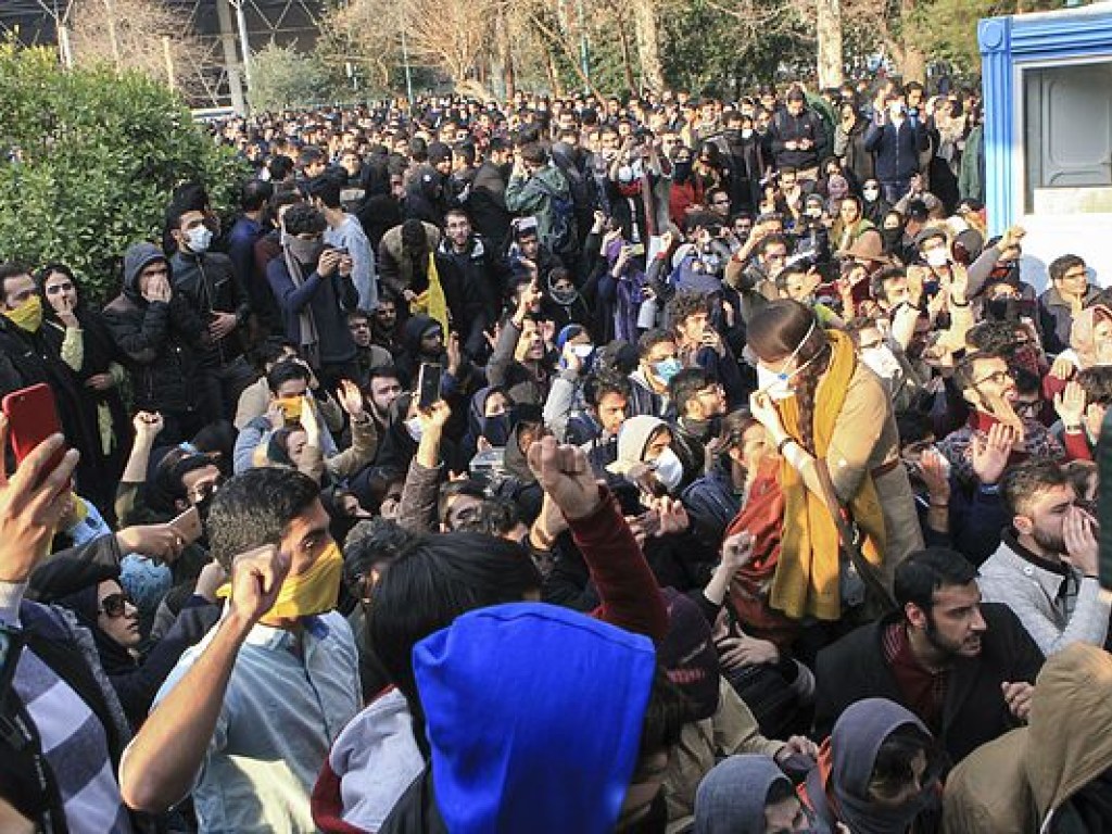 В Иране арестованный участник протестов покончил с собой