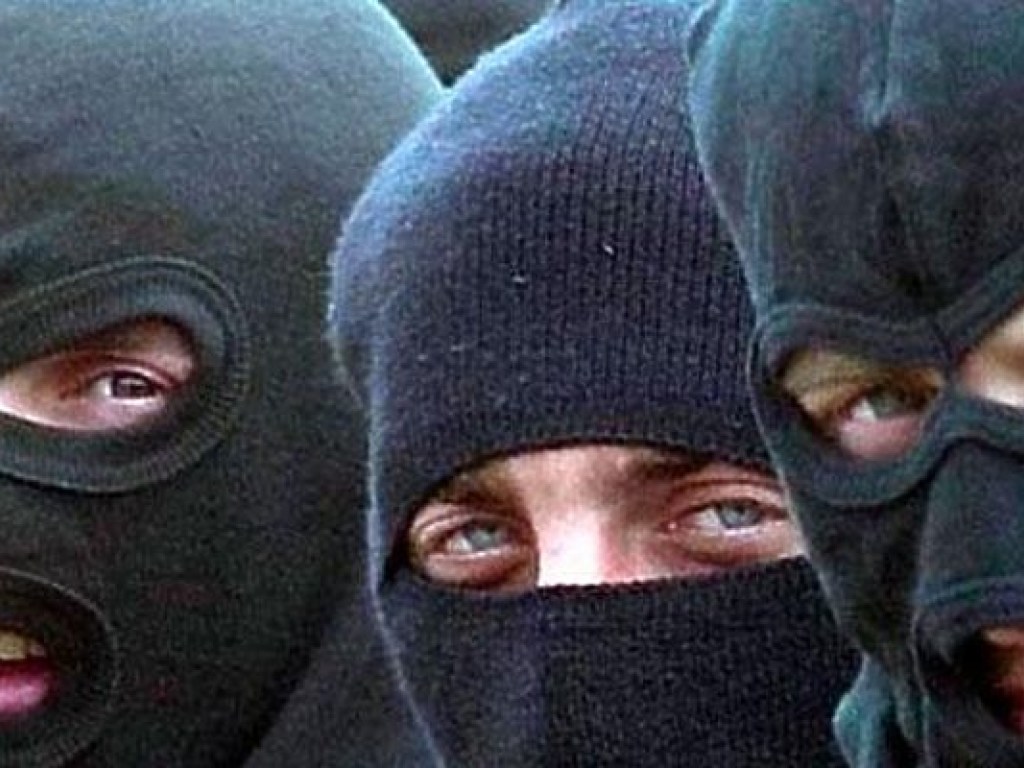 В Одессе банда в балаклавах ограбила АЗС (ВИДЕО)
