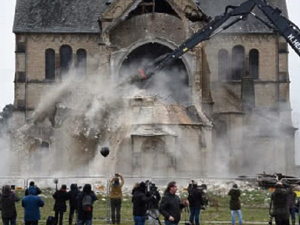 В Германии разрушили старинную  церковь и снесли село ради добычи угля (ФОТО)