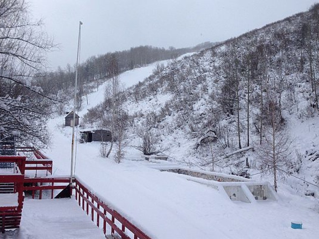 Снегопад в Альпах: В заблокированный курорт Церматт пустили поезда