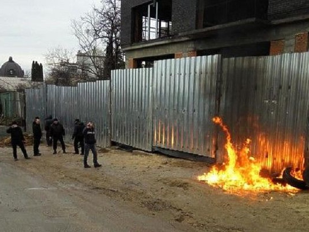 В Печерском районе Киева произошло противостояние против строительства многоэтажного дома (ФОТО)