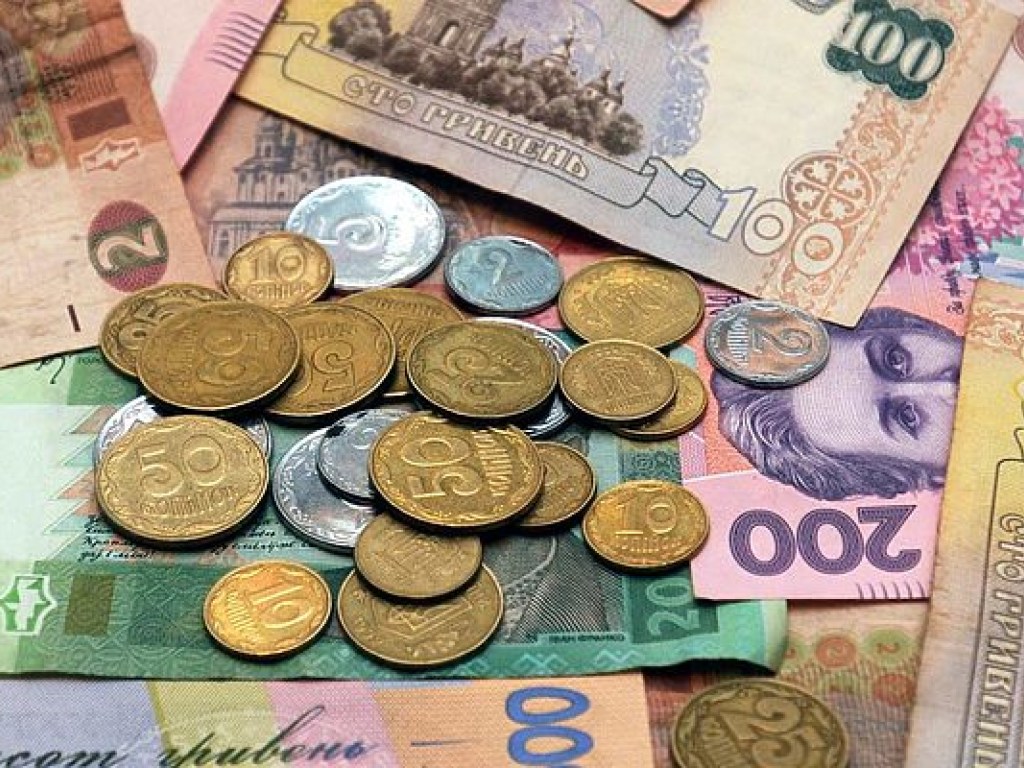 В киевских обменниках доллар уже продают по 28,5 гривны
