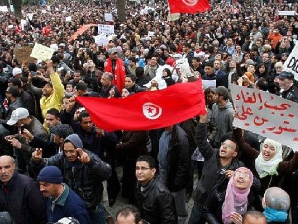 Массовые протесты в Тунисе: власти задействовали армию