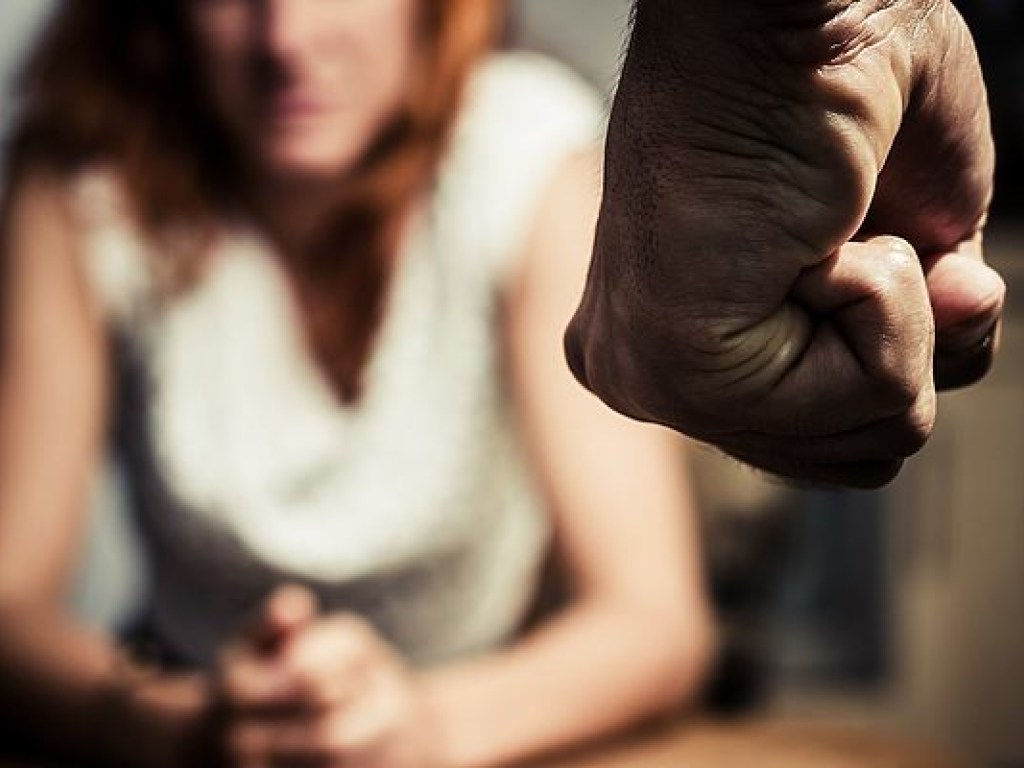 Закон об уголовной ответственности за домашнее насилие и принуждение к браку опубликован