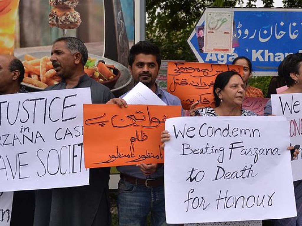 В Пакистане прошла волна протестов из-за убийства девочки