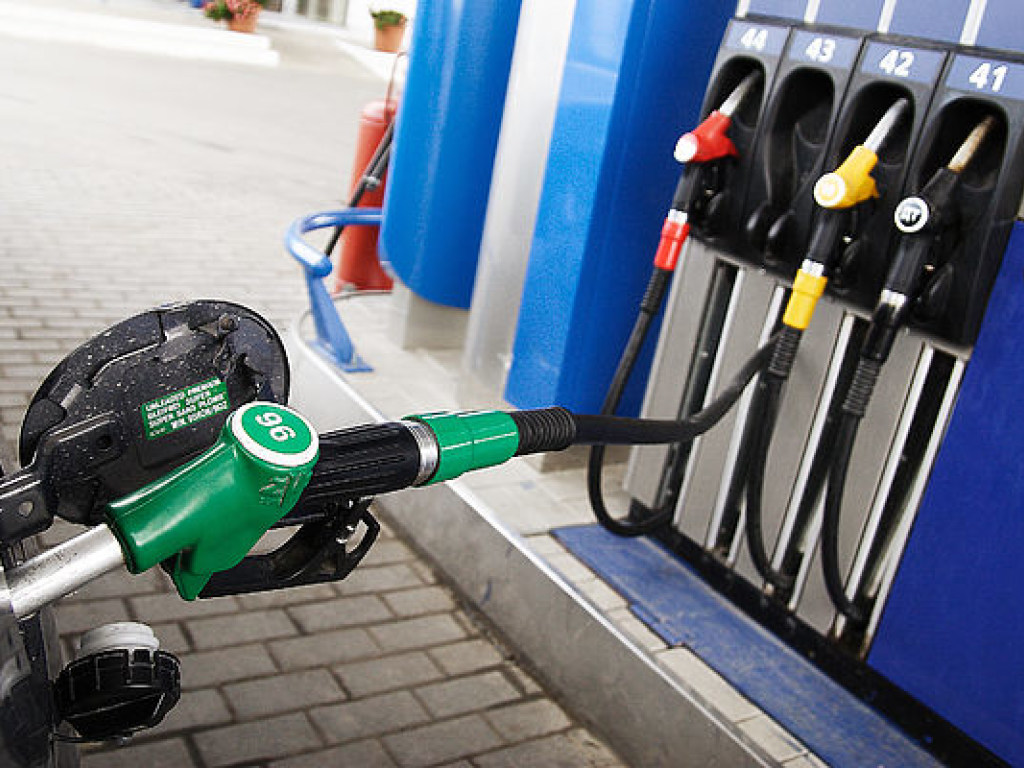 Бензин подорожает до 33 гривен за литр – эксперт