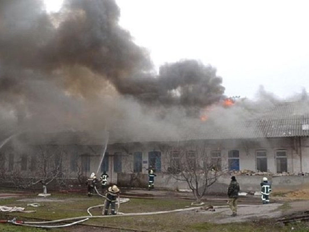 В Одессе горели склады на железнодорожной станции (ФОТО, ВИДЕО)