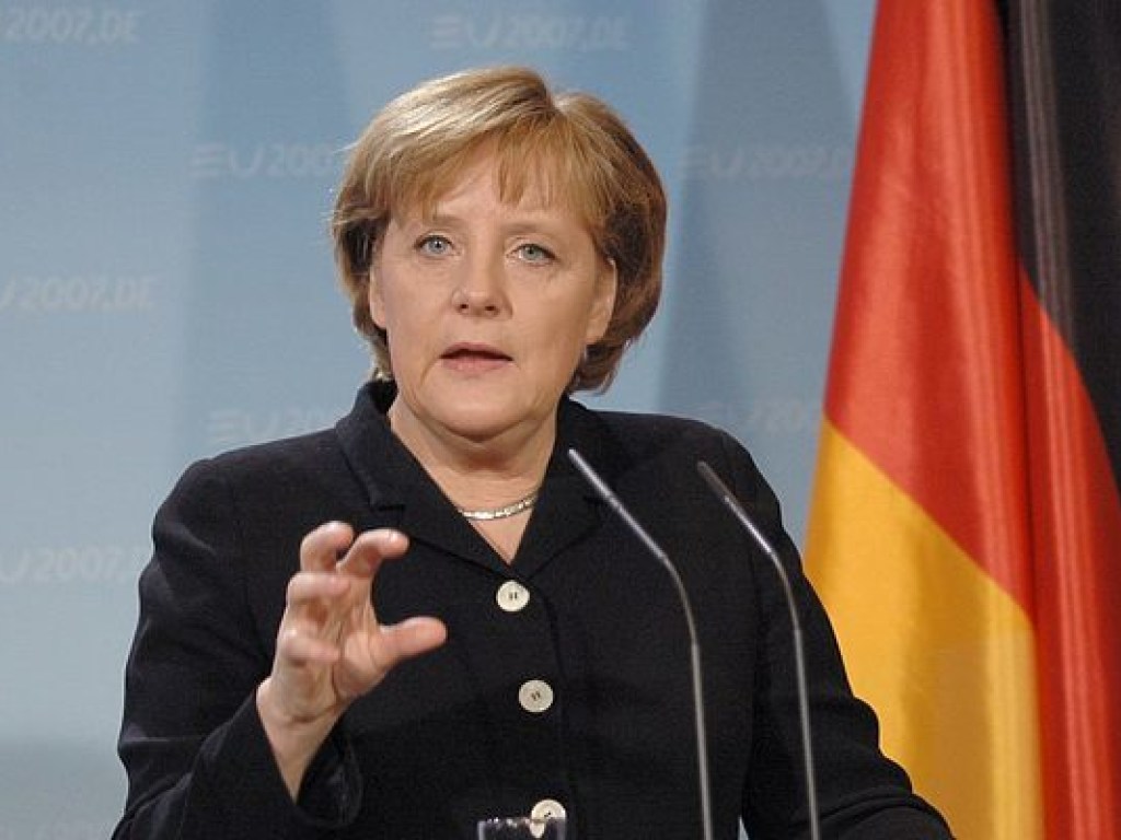 У Меркель прокомментировали допустимость поэтапной отмены санкций ЕС против ЕС