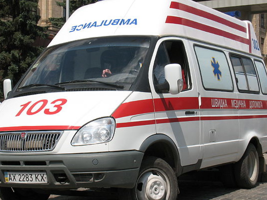 В Тернополе мужчина, которого подобрали на улице без сознания, избил медсестру