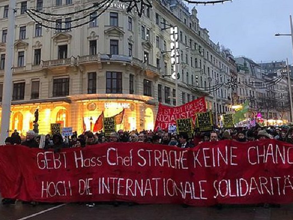 В Австрии тысячи людей протестуют против нового правого правительства (ФОТО)