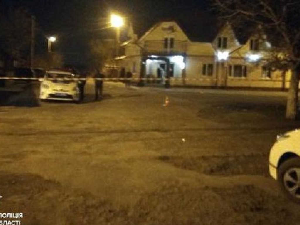 В Одессе хулиганы избили патрульную и пытались задавить ее автомобилем