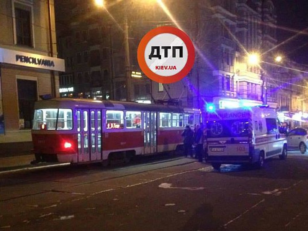 На столичном Подоле пассажир трамвая впал в наркотическую кому (ФОТО, ВИДЕО)