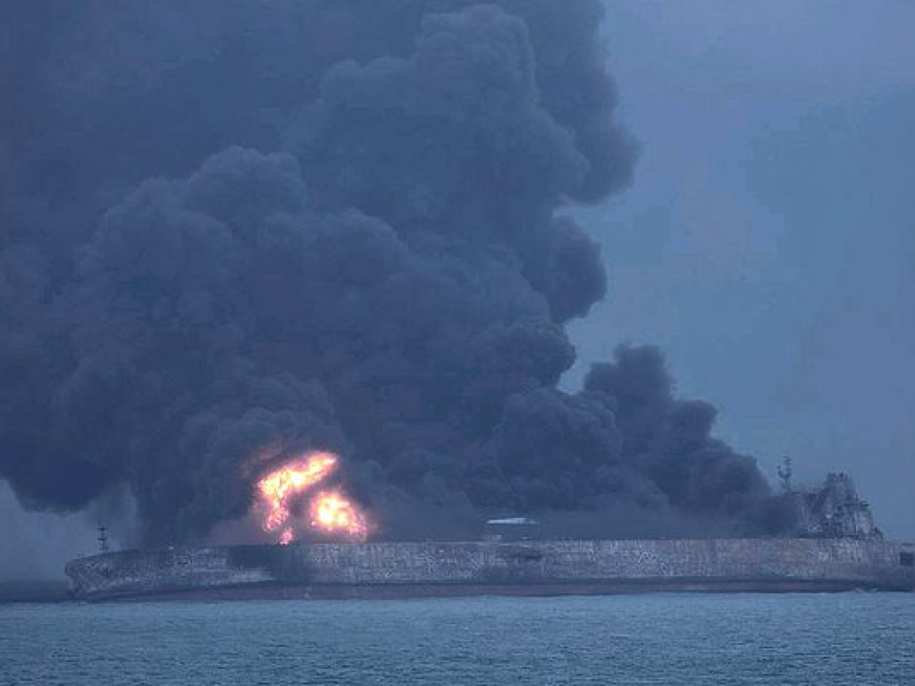У берегов Китая затонул иранский нефтяной танкер