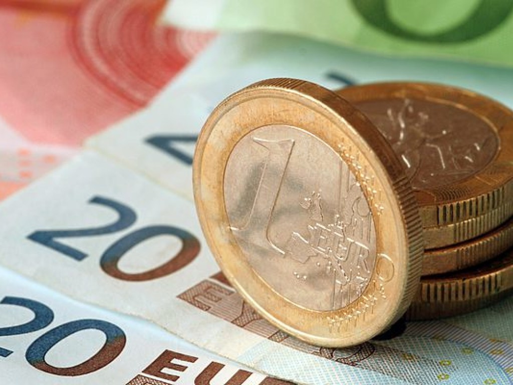 В киевских обменниках курс евро поднялся почти на 42 копейки
