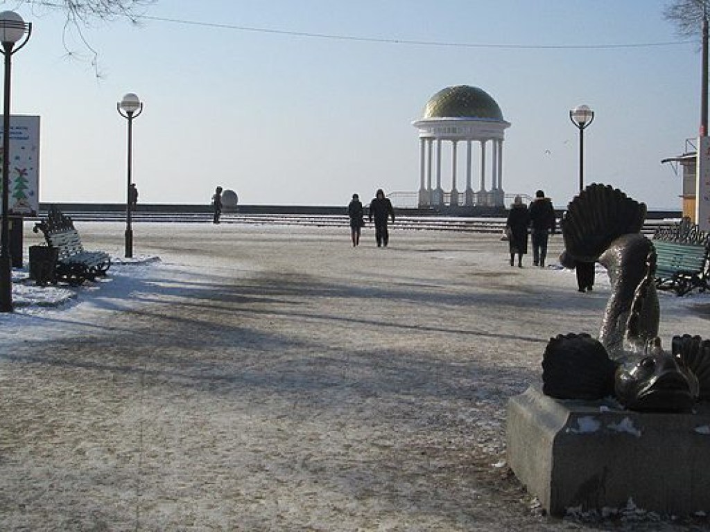 Внедорожник и трос: Сноубордист испытал снег в Бердянске (ВИДЕО)