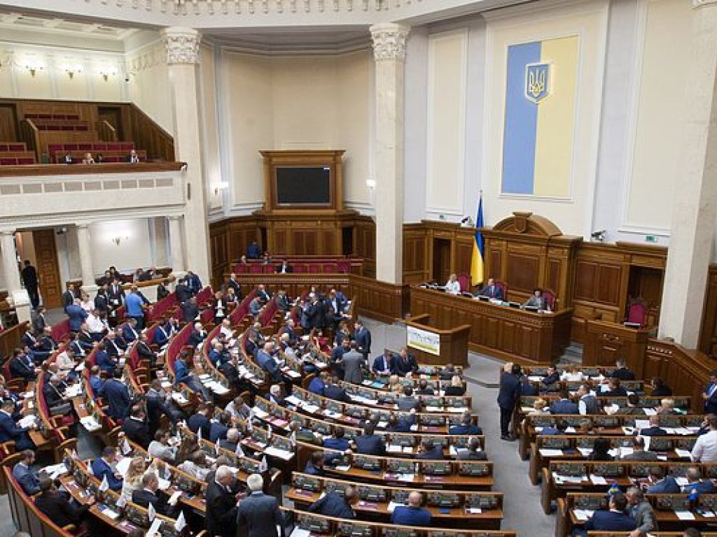 Парламентская коалиция пользуется низким доверием украинцев, но развал ее сейчас невозможен &#8212; политолог