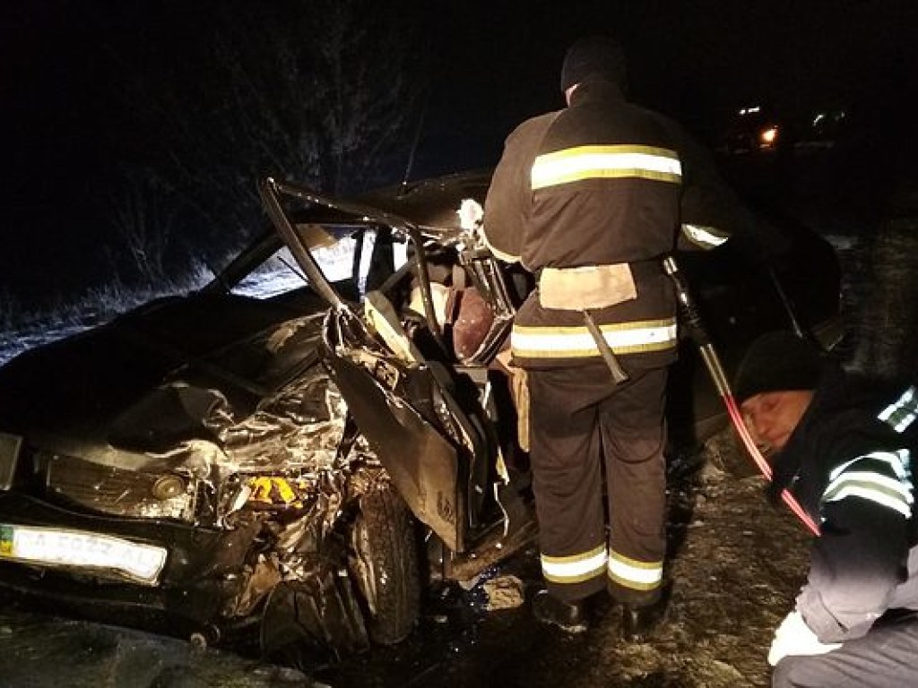 ДТП в Черкасской области: столкнулись автобус и автомобиль ВАЗ, один человек погиб (ФОТО)