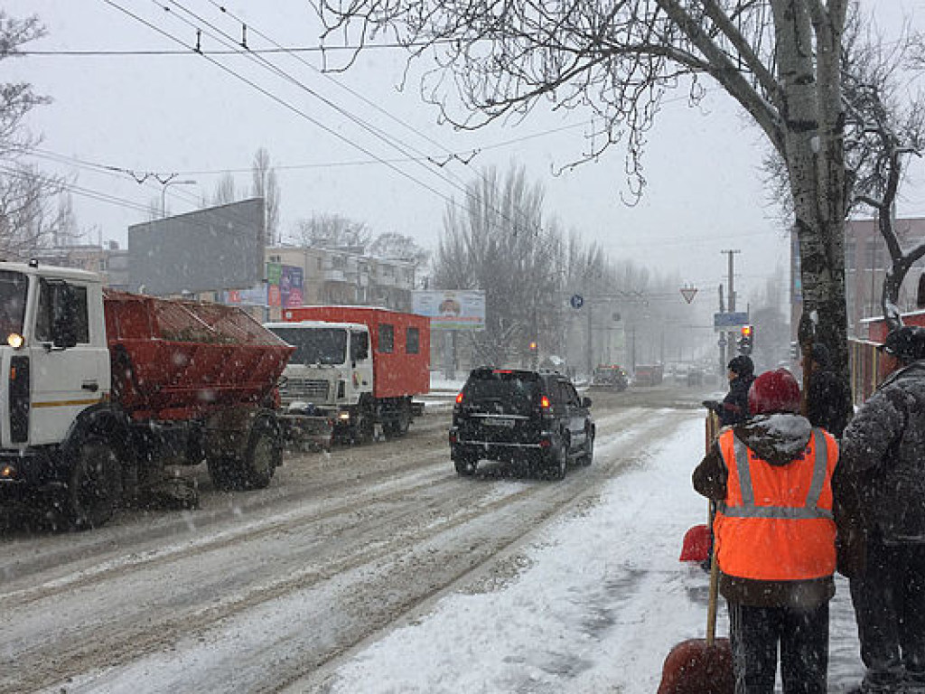 В результате непогоды в Украине обесточены 15 населенных пунктов в трех областях &#8212; ГСЧС