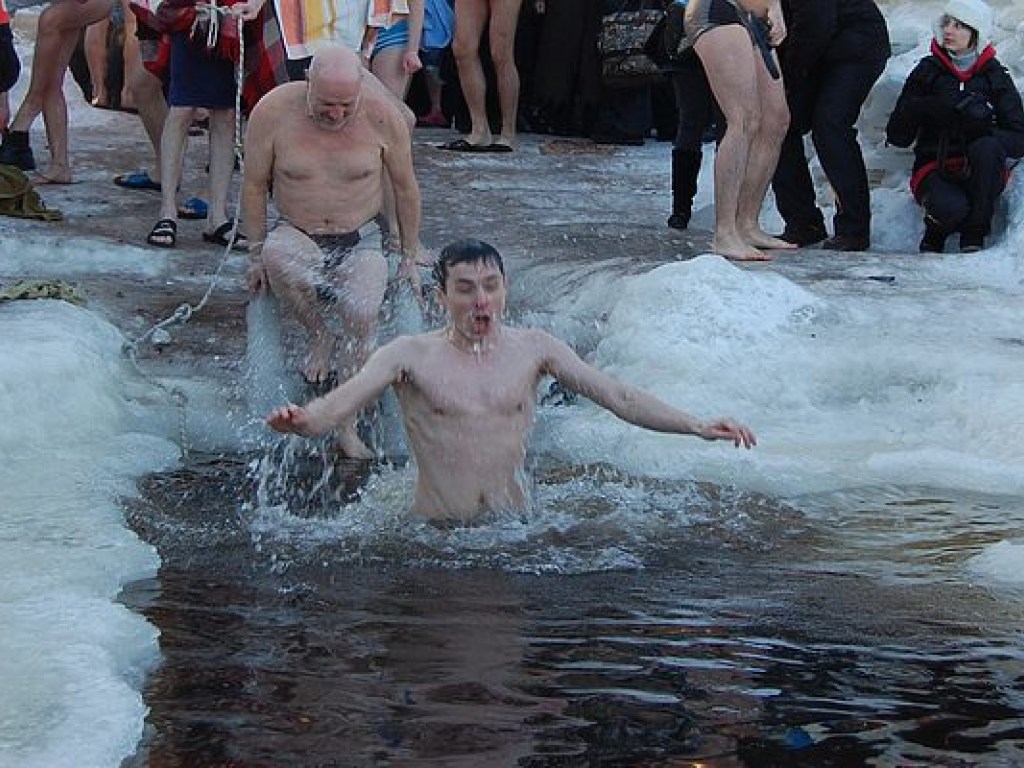 Народовед: в праздник Крещения вода меняет свои свойства