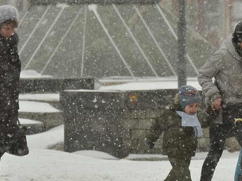 Синоптики о последствиях циклона: в Киеве снежный покров до 20 сантиметров, в горах сойдут лавины