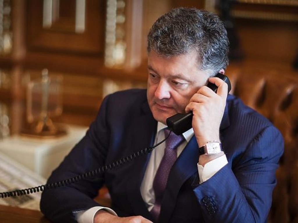 Порошенко и Юнкер обсудили создание Антикоррупционного суда в телефонном режиме