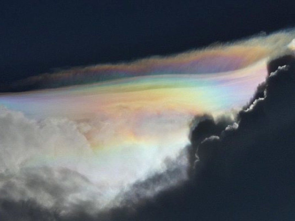 В Австралии заметили уникальные радужные облака (ФОТО, ВИДЕО)