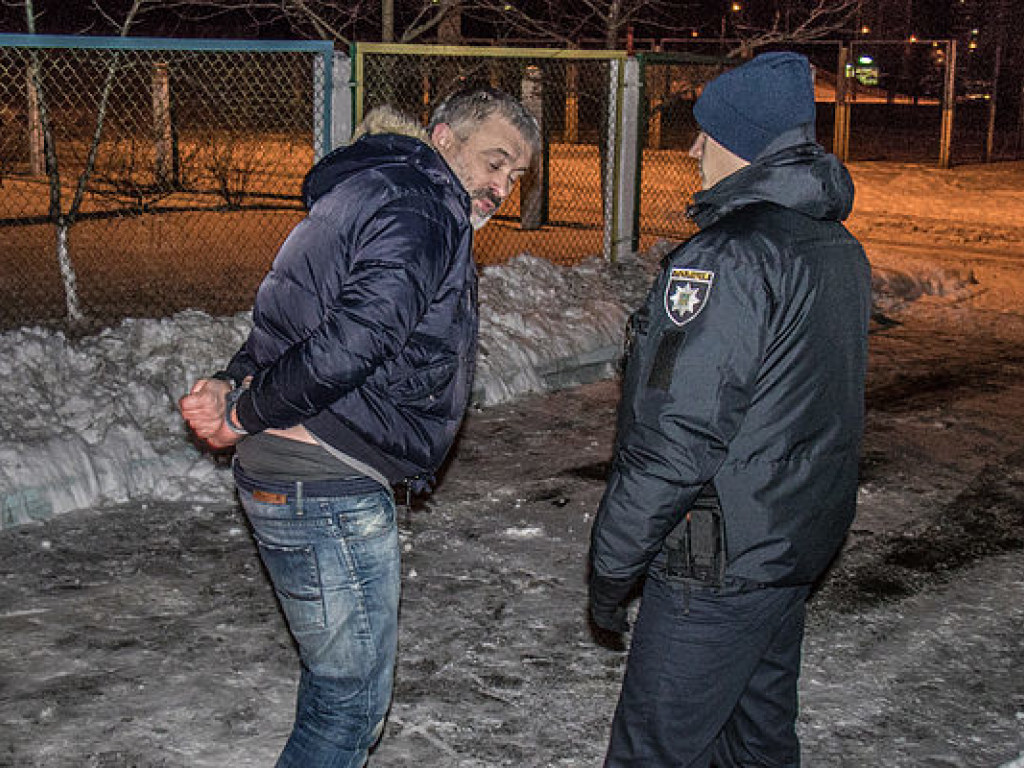 Пьяный фанат Саакашвили разбил окна в детском саду Киева (ФОТО)