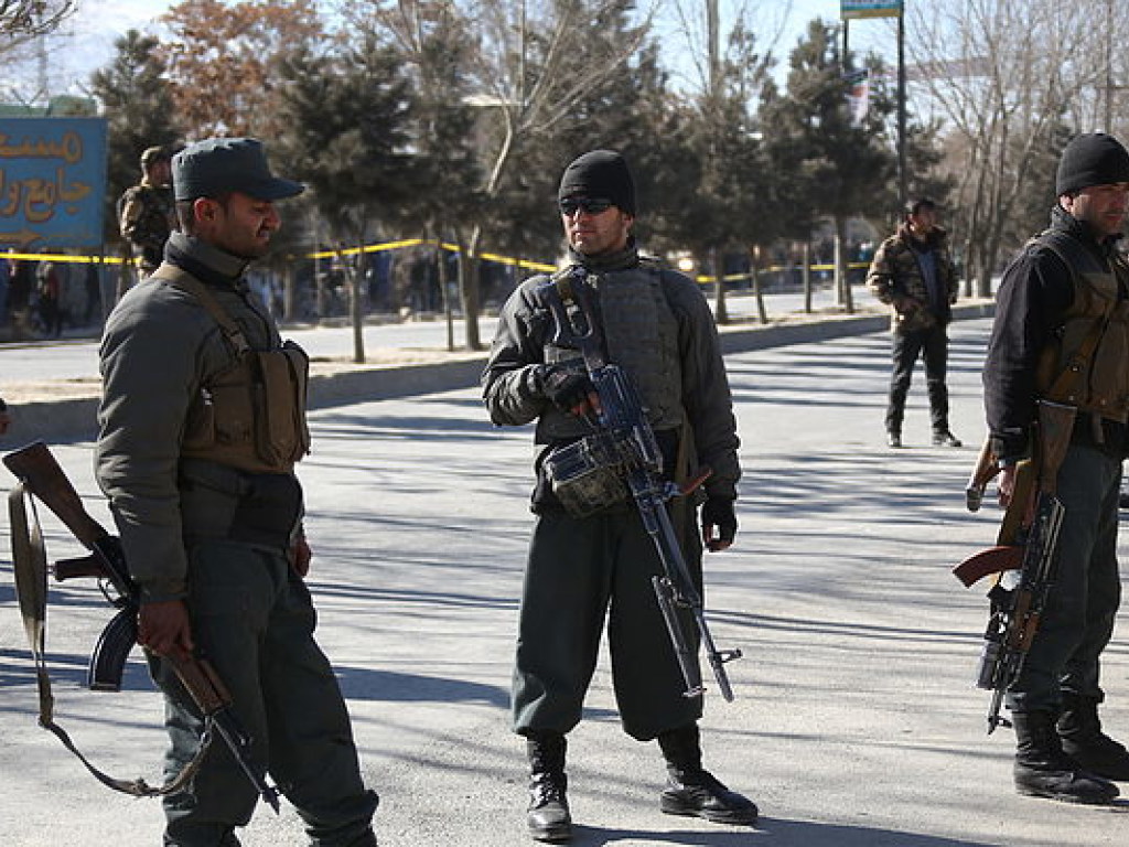 В Кабуле три террористы атаковали отель и взяли заложников
