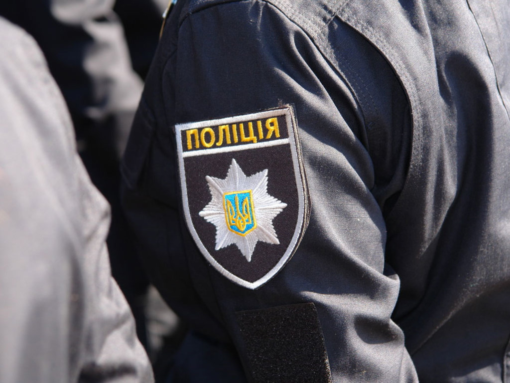 В Харькове на 17-летней девушке топором повредили голову