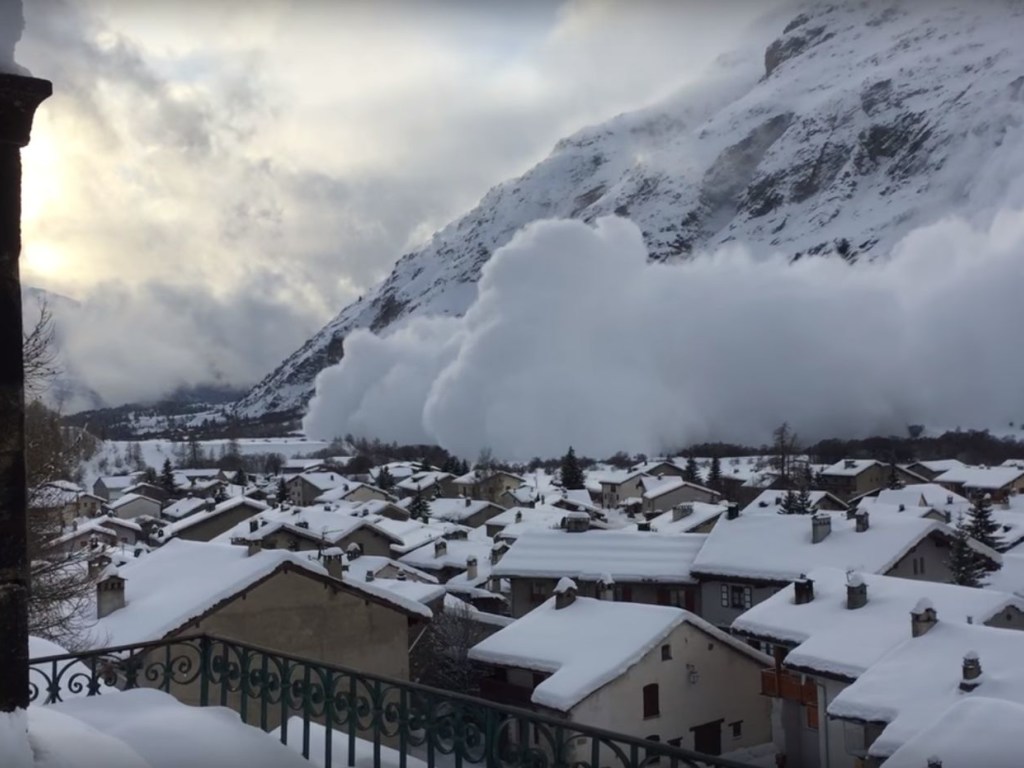 Метеорологи предупреждают о новой угрозе схода лавин в Альпах