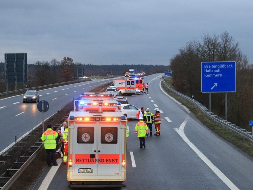 Массовое ДТП в Германии: на автобане столкнулись 17 машин, много пострадавших (ФОТО)