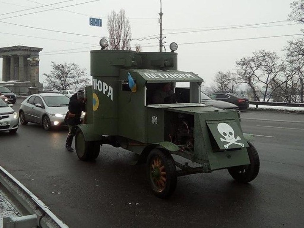 В Киеве заметили уникальный броневик «Атаман Петлюра» (ФОТО)