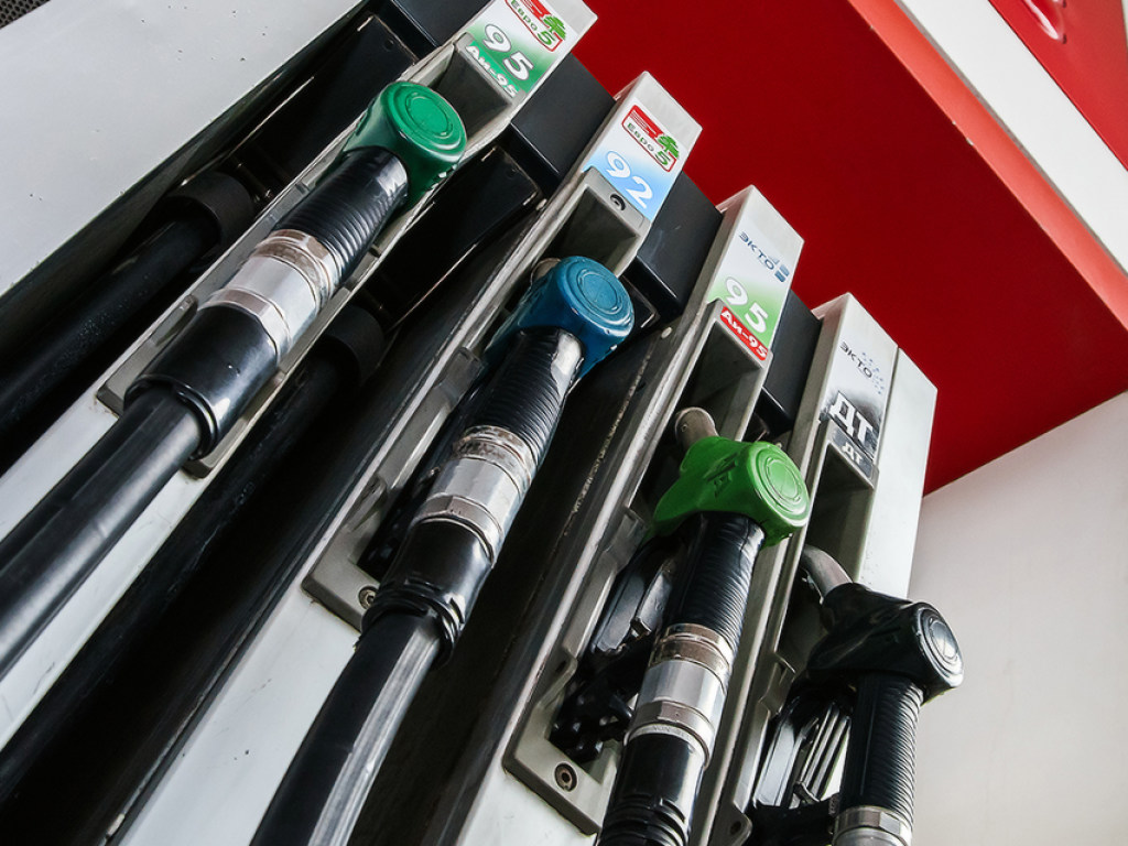 Цены на бензин и дизтопливо выросли на 0,1-1 гривну