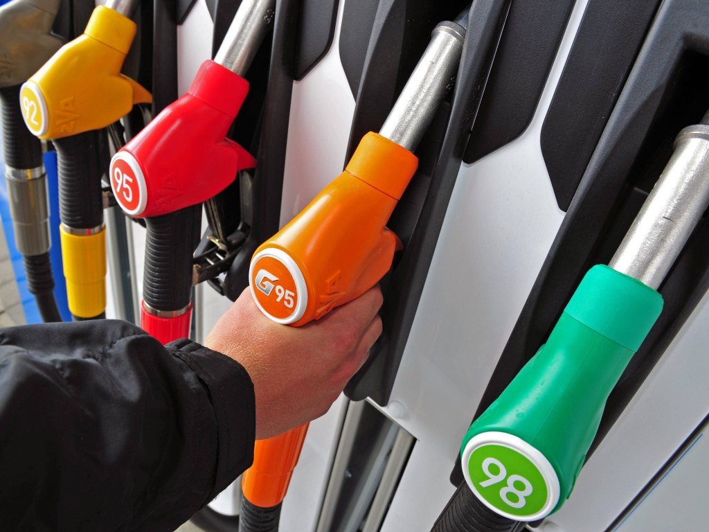 Стоимость бензина в Украине приблизилась к 30 гривнам