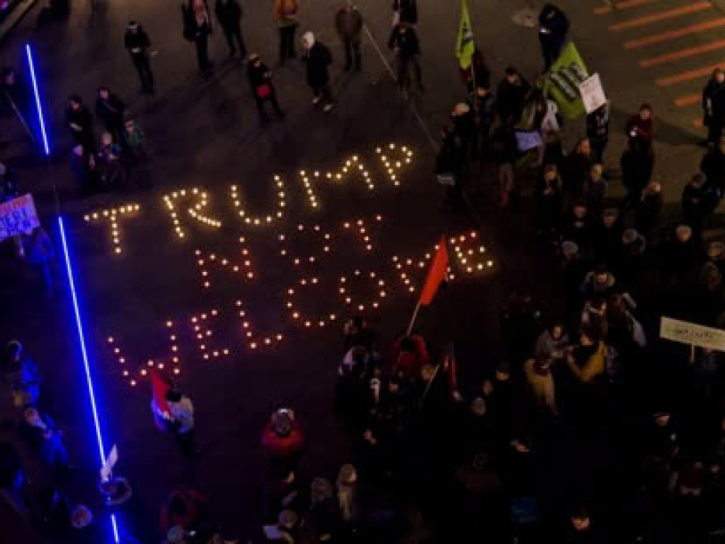 В Швейцарии прошли протесты против визита Трампа в Давос (ФОТО)