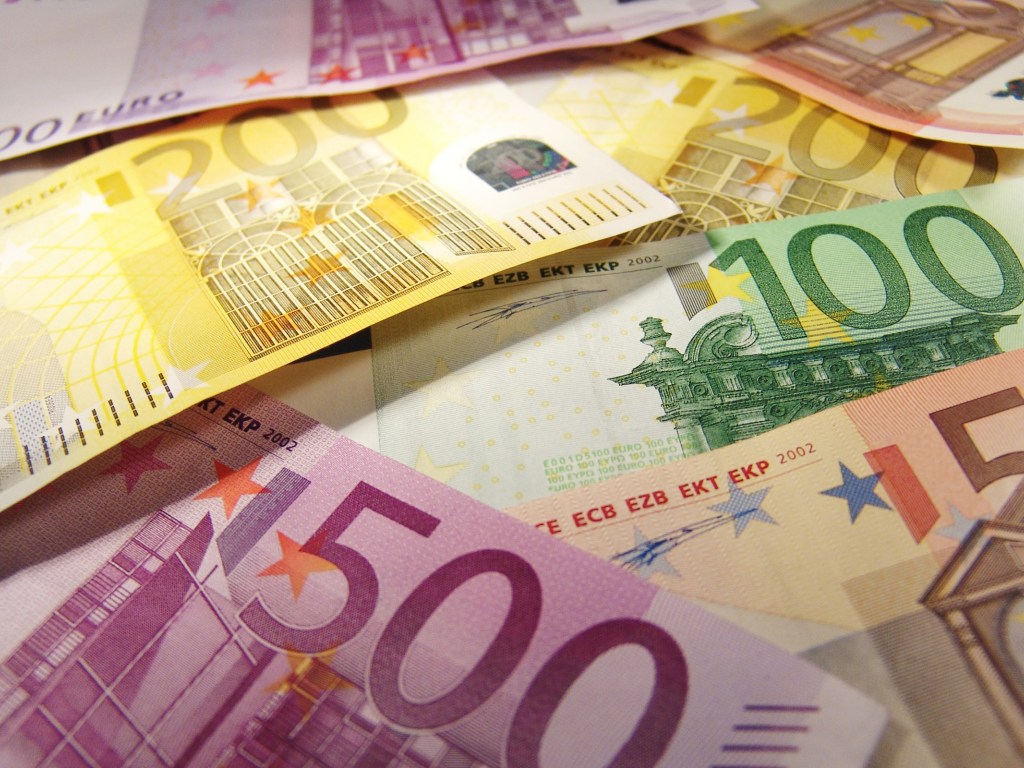 Евро подорожал до 34,95 гривны в киевских обменниках