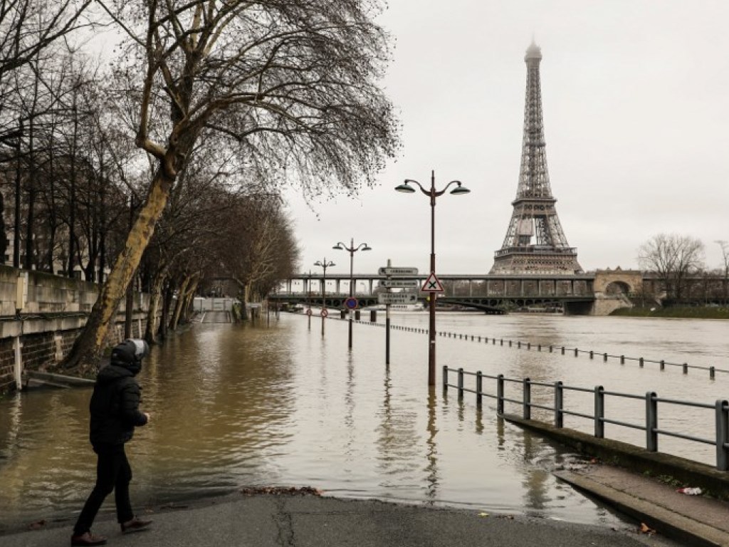 Наводнение во Франции: реки Сена и Рейн вышли из берегов (ФОТО)