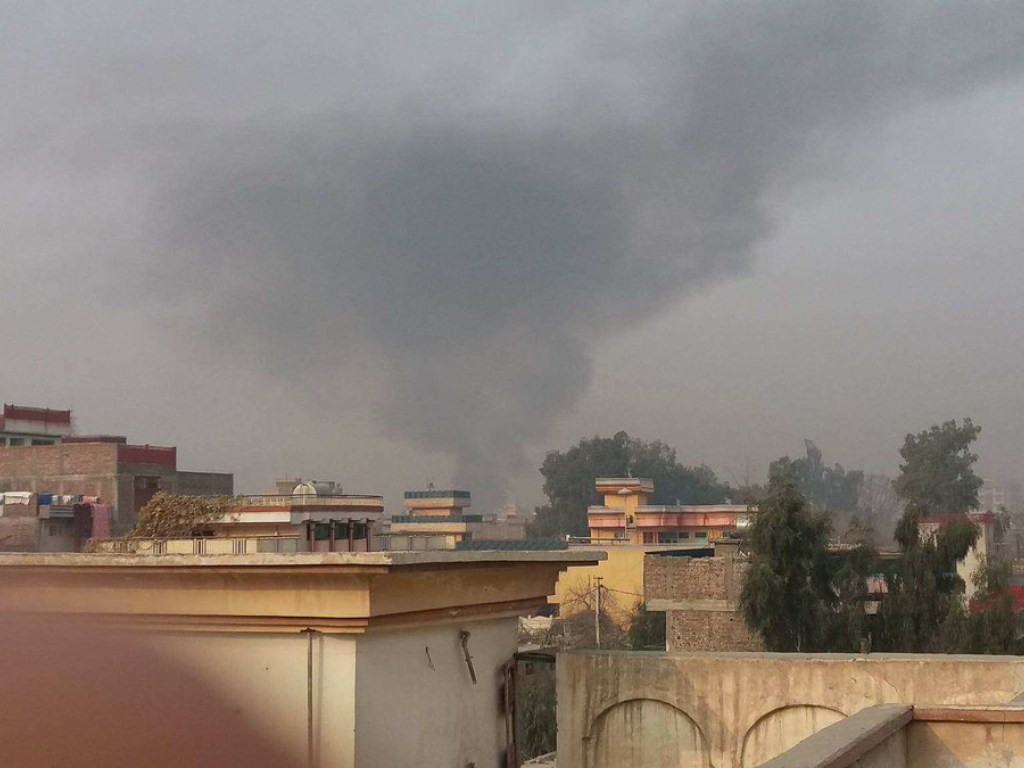 В афганском Джелалабаде прогремел мощный взрыв: напали на офис гуманитарной организации  (ФОТО)
