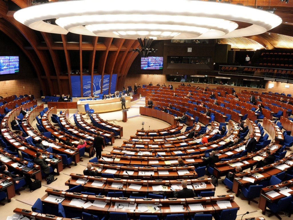 Венгрия и Румыния могут ограничить участие Украины в заседаниях комитетов ПАСЕ – европейский правозащитник