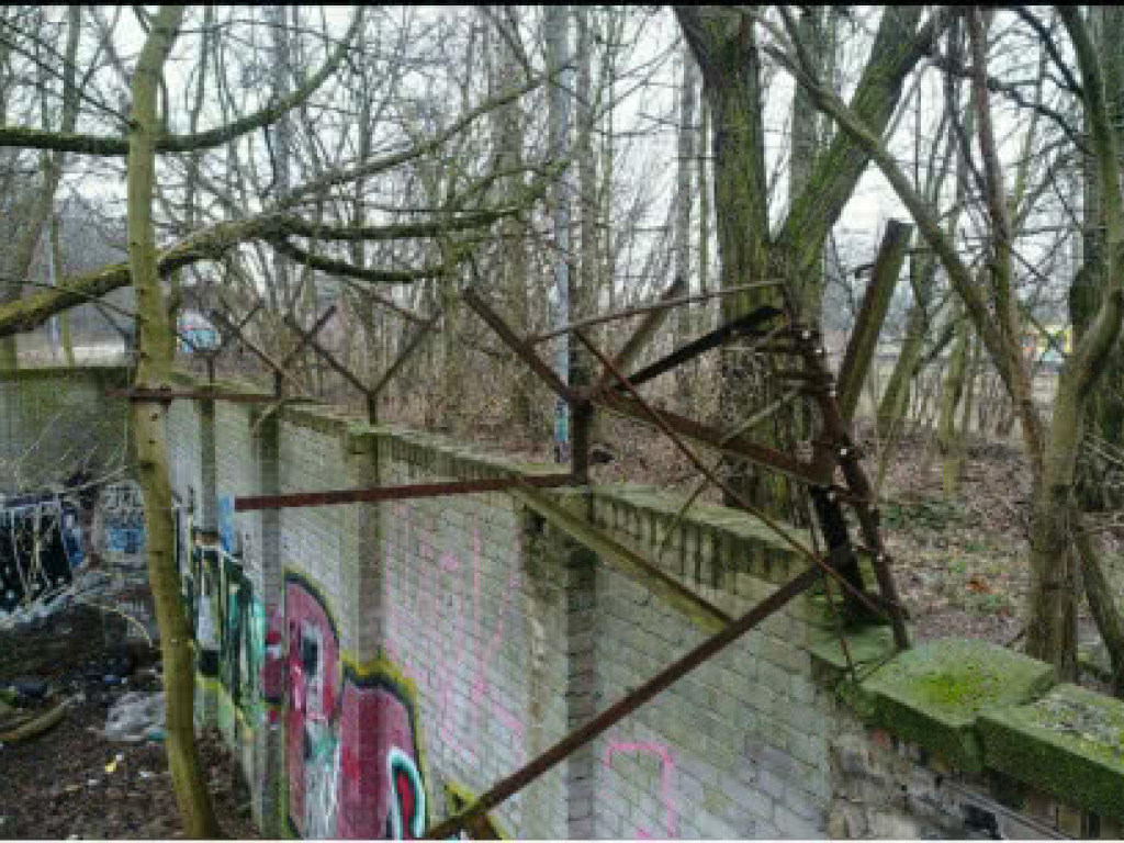 В Германии нашли неизвестный 80-метровый фрагмент Берлинской стены (ФОТО)