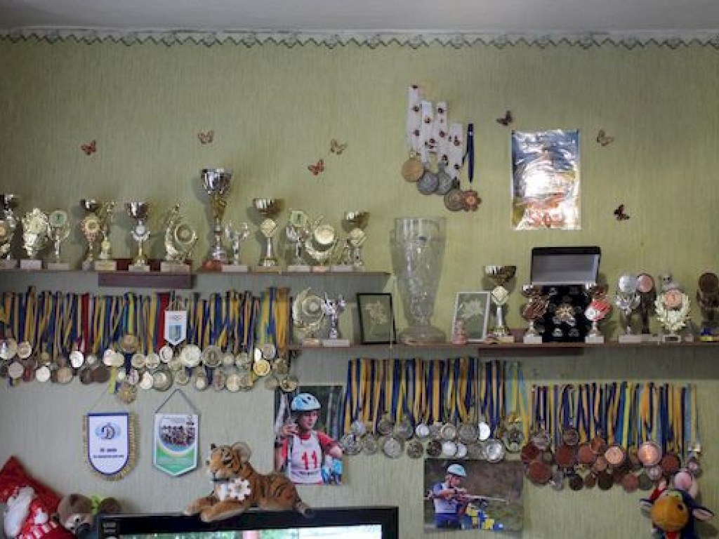 Чемпионка мира по биатлону из Глухова живет в развалинах (ФОТО)
