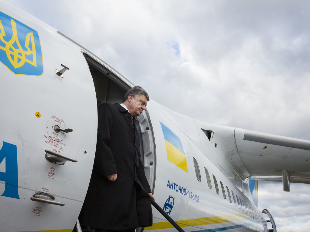 Перелет Порошенко в Давос обошелся бюджету в 1,7 миллиона гривен