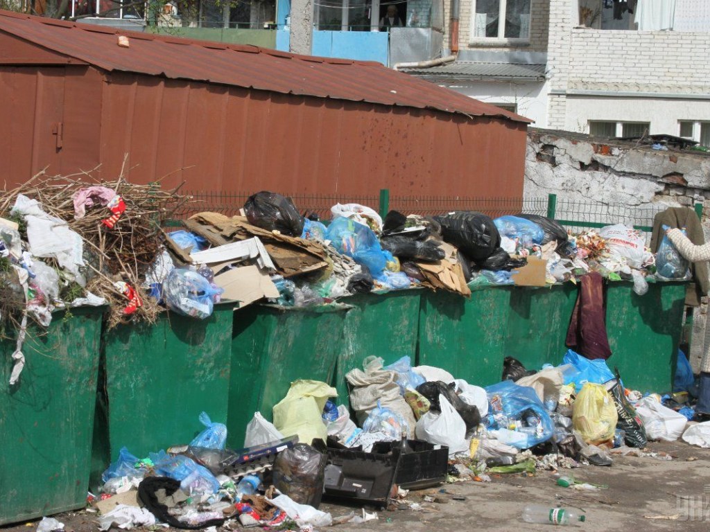 В Черкассах наступил мусорный коллапс: отходы не вывозят больше недели (ВИДЕО)