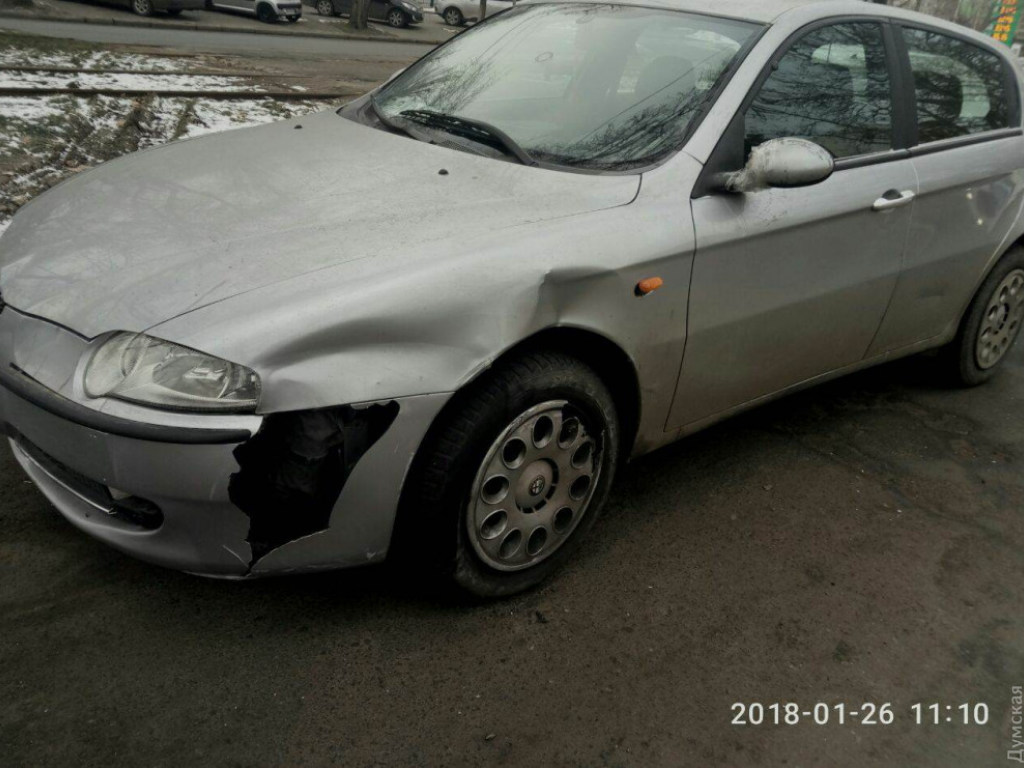 В Одессе пьяный водитель Alfa Romeo врезался в BMW (ФОТО)
