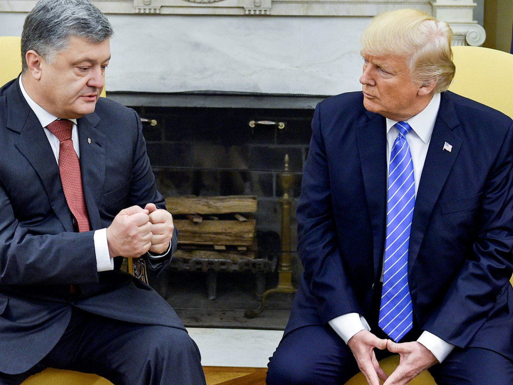 Политолог назвал ключевые темы предстоящей беседы Трампа и Порошенко в Давосе