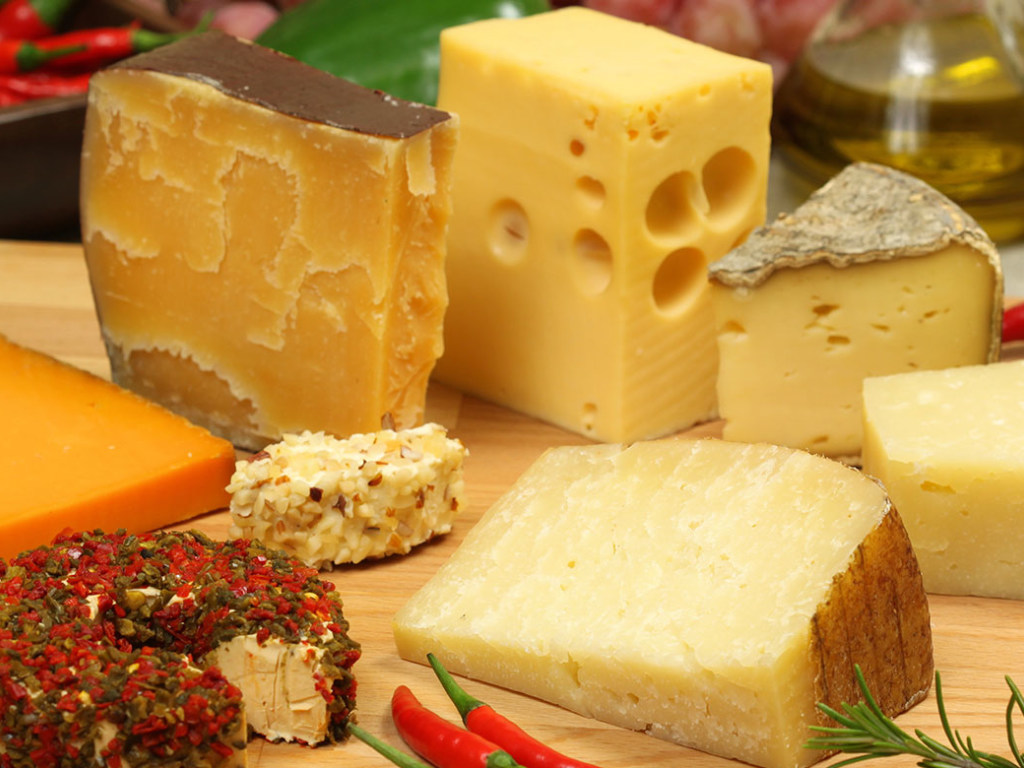 Процент фальсификации украинских сыров на прилавках магазинов составляет 30% &#8212; эксперт