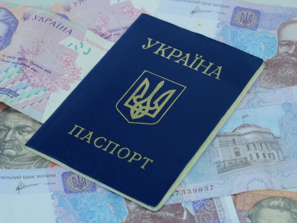 Юрист рассказал, у кого в Украине проверят паспорта