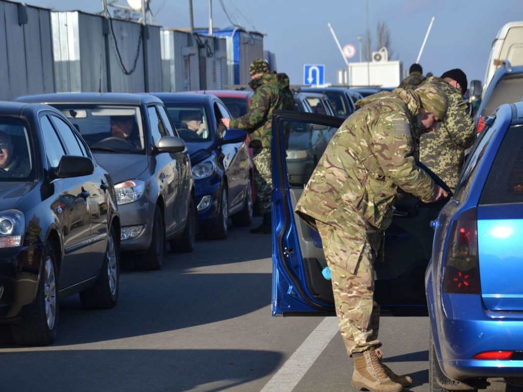 КПВВ на Донбассе за сутки пересекли 24,5 тысячи человек